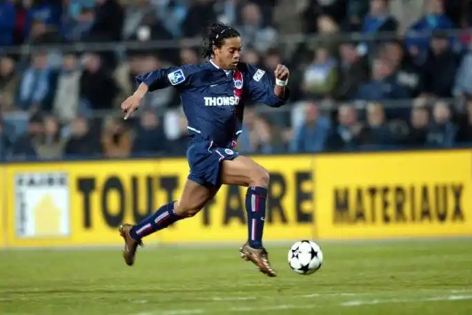 奥斯梅恩记者朋友：奥斯梅恩同意加盟加拉塔萨雷，俱乐部间在谈判.